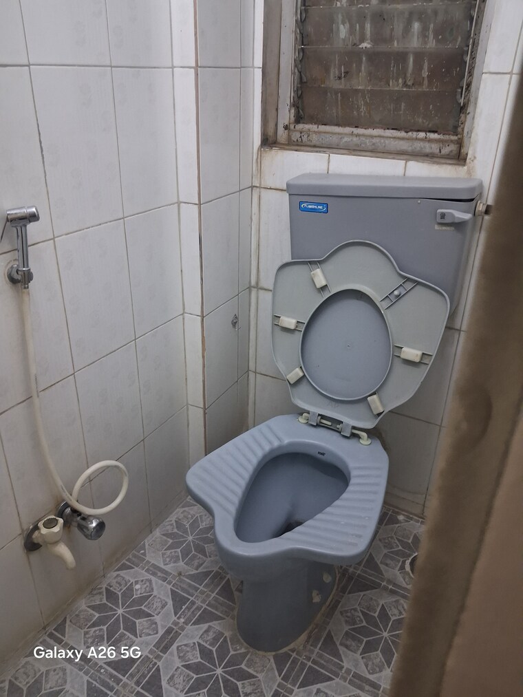 Bathroom, manish-sun-flower-apartment 1 Bedroom 500 Sq.Ft. Apartment In Andheri West Mumbai 10651629