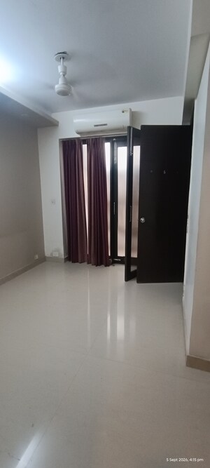 Room in 4 BHK Apartment at Eros Kenwood Tower, Sector 39 – for Sale
