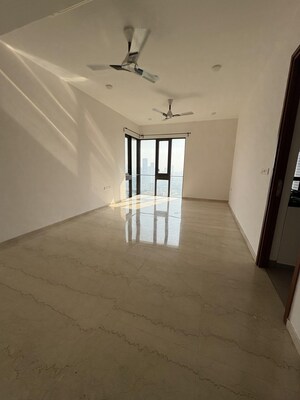 Room in 2 BHK Apartment at Lodha The Park, Worli – for Sale