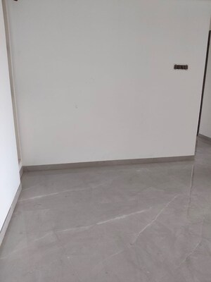 Room in 3 BHK Apartment at Shree Park Altezza, Andheri West – for Rent
