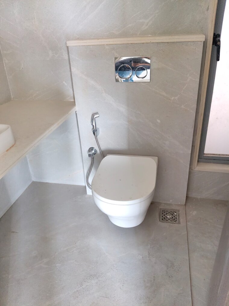 Bathroom, shree-park-altezza 3 Bedroom 1100 Sq.Ft. Apartment In Andheri West Mumbai 10651687