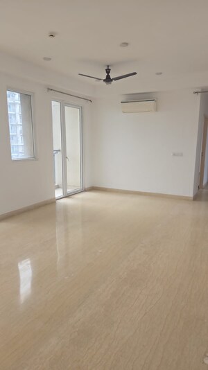 Room in 3 BHK Apartment at Conscient Habitat 102, Sector 102 – for Rent