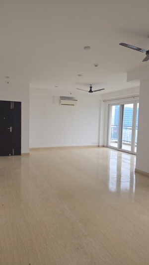 Room in 3 BHK Apartment at Conscient Habitat 102, Sector 102 – for Rent