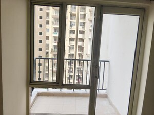Room in 2 BHK Apartment at Panchsheel Greens, Sector 16 Greater Noida – for Sale