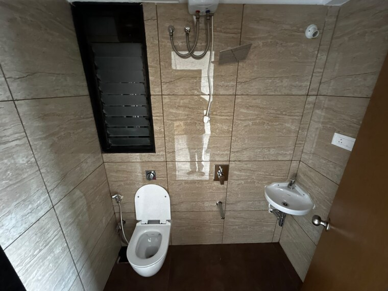 Bathroom, chandak-34-park-estate 1 Bedroom 391 Sq.Ft. Apartment In Goregaon West Mumbai 10651711