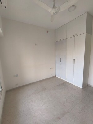 Room in 3 BHK Apartment at Kalpataru Radiance, Goregaon West – for Rent