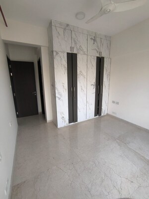 Room in 3 BHK Apartment at Kalpataru Radiance, Goregaon West – for Rent