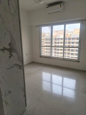 Room in 3 BHK Apartment at Kalpataru Radiance, Goregaon West – for Rent