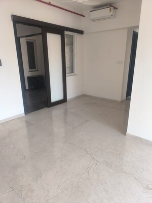 Room in 3 BHK Apartment at Kalpataru Radiance, Goregaon West – for Rent