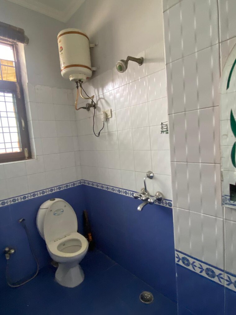 Bathroom, sector 22 1 RK 950 Sq.Ft. Builder Floor In Sector 22 Gurgaon 10651781