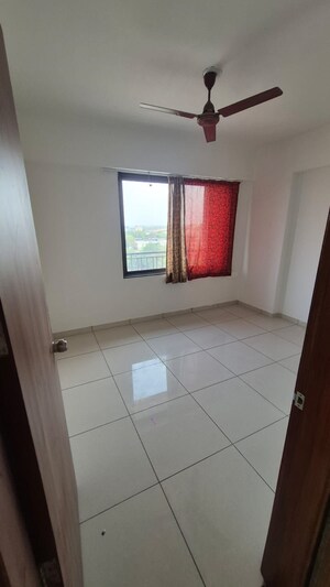 Room in 2 BHK Apartment at Sunbuildcon Suryansh Sanidhya Shivalaya, Sarkhej – for Rent