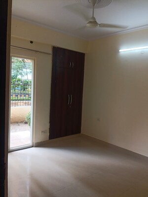 Room in 2 BHK Apartment at Panchsheel Greens, Sector 16 Greater Noida – for Sale