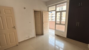 Room in 2.5 BHK Apartment at Supertech Cape Town, Sector 74 – for Sale