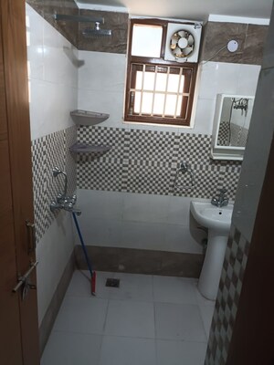 Bathroom in 1 BHK Builder Floor at Sector 23 – for Rent