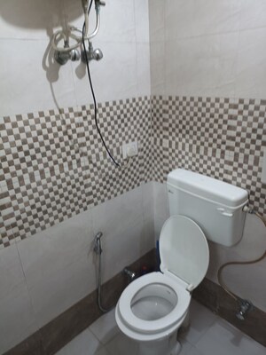Bathroom in 1 BHK Builder Floor at Sector 23 – for Rent