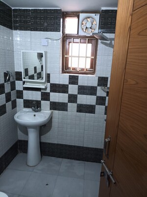 Bathroom in 1 BHK Builder Floor at Sector 23 – for Rent