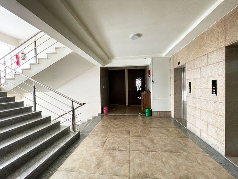 Room, hanspura 3 Bedroom 162 Sq.Yd. Apartment In Hanspura Ahmedabad 10651823