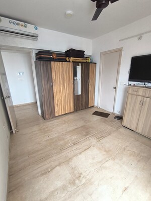 Room in 3 BHK Apartment at Imperial Heights Goregaon West, Goregaon West – for Rent
