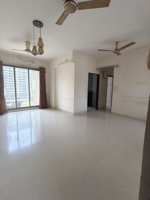 Room in 3 BHK Apartment at Millenium Icon Apartment, Kharghar – for Rent