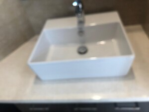 Furnished Amenities in 5 BHK Apartment at Vasant Vihar – for Rent