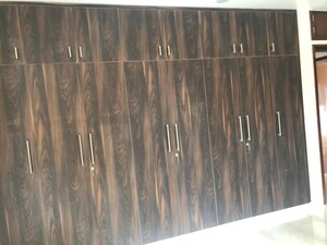 Furnished Amenities in 5 BHK Apartment at Vasant Vihar – for Rent