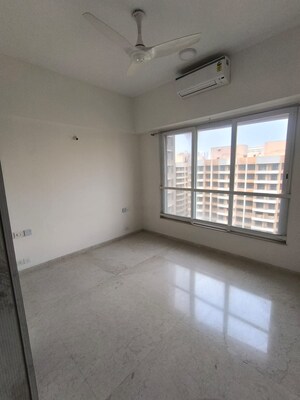 Room in 3 BHK Apartment at Kalpataru Radiance, Goregaon West – for Rent