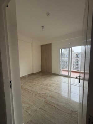2.5 BHK Apartment For Sale in Amrapali Silicon City, Sector 76