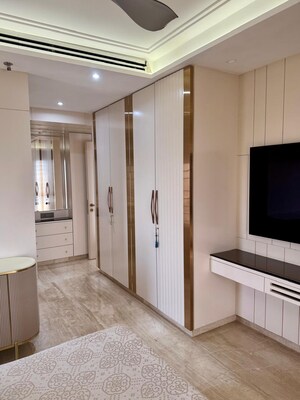 Room in 4 BHK Apartment at Imperial Heights Goregaon West, Goregaon West – for Rent