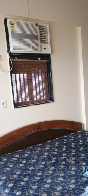 Furnished Amenities in 2 BHK Apartment at Lake Florence, Powai – for Rent