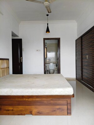 Room in 2 BHK Apartment at K Raheja Heights, Malad East – for Rent