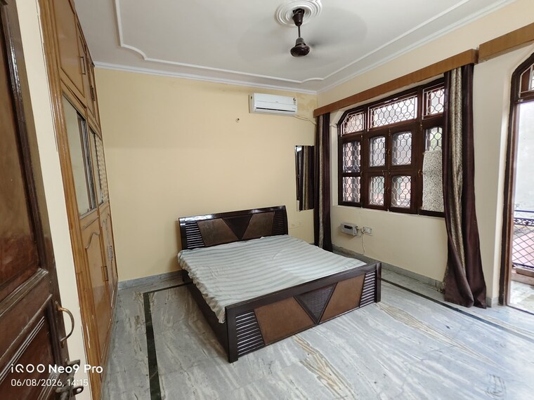 Bedroom, sector 21 3 Bedroom 3150 Sq.Ft. Builder Floor In Sector 21 Gurgaon 10651854