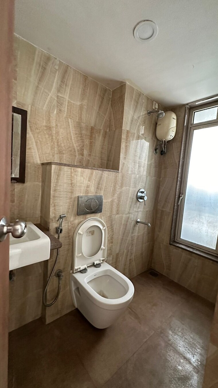 Bathroom, lodha-amara 1 Bedroom 550 Sq.Ft. Apartment In Kolshet Road Thane 10651891