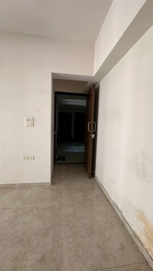 Room in 1 BHK Apartment at Lodha Amara, Kolshet Road – for Rent