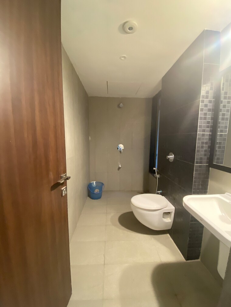 Bathroom, lodha-splendora 3 Bedroom 1600 Sq.Ft. Apartment In Ghodbunder Road Thane 10651945