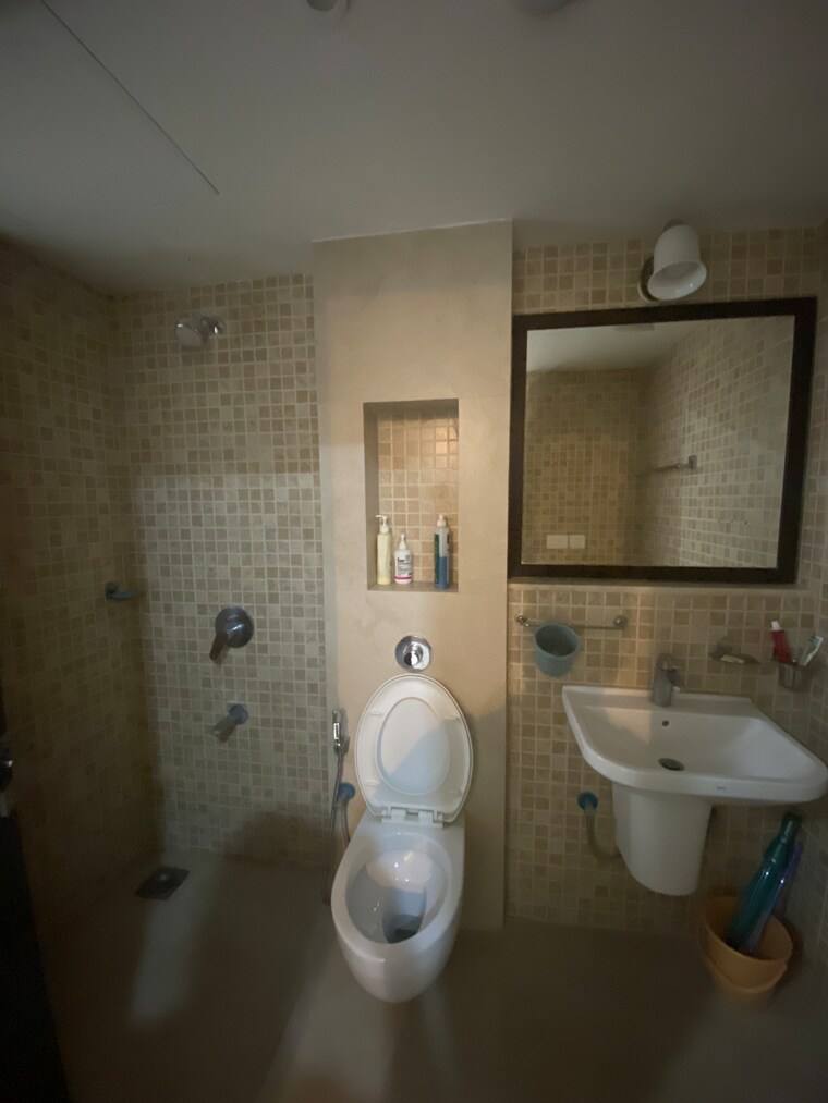 Bathroom, lodha-splendora 3 Bedroom 1600 Sq.Ft. Apartment In Ghodbunder Road Thane 10651945
