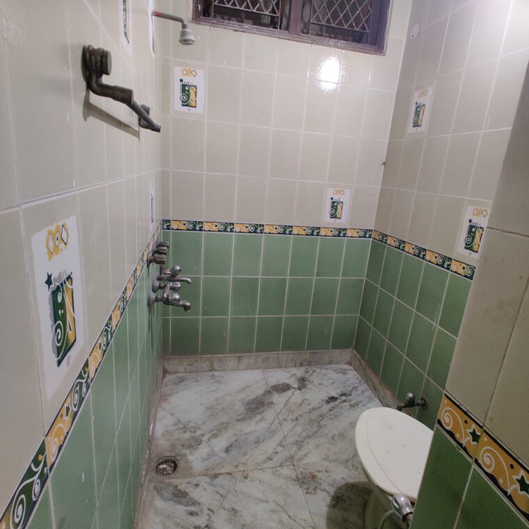 Bathroom, sainik colony 3 Bedroom 2250 Sq.Ft. Apartment In Sainik Colony Faridabad 10651986
