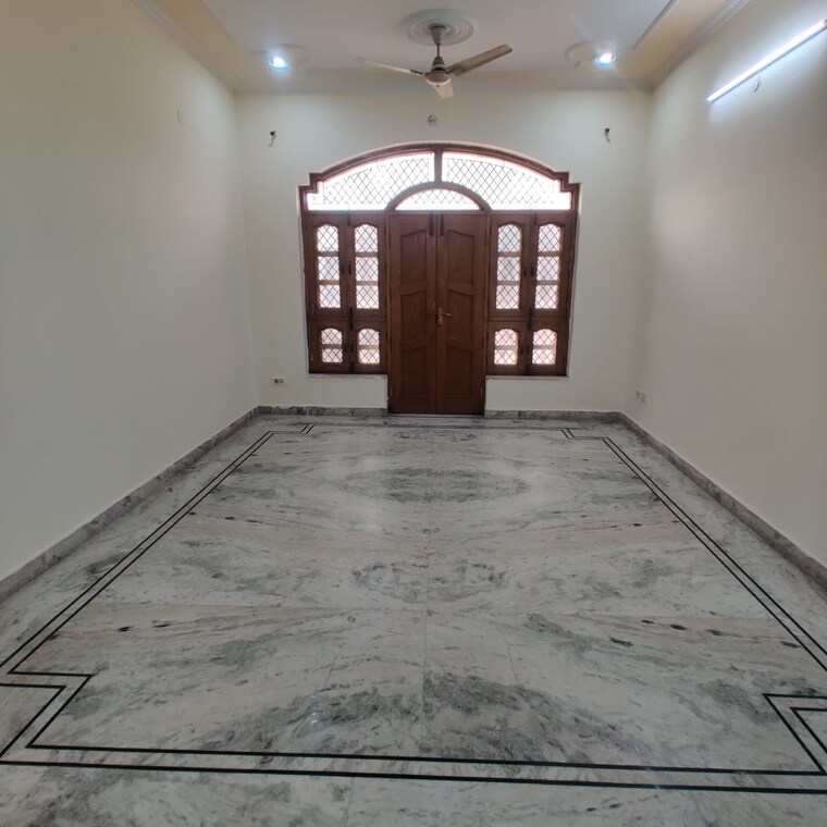 Room, sainik colony 3 Bedroom 2250 Sq.Ft. Apartment In Sainik Colony Faridabad 10651986