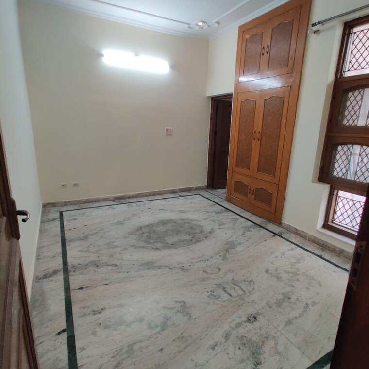 Room, sainik colony 3 Bedroom 2250 Sq.Ft. Apartment In Sainik Colony Faridabad 10651986
