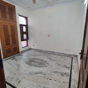 Room in 3 BHK Apartment at Sainik Colony – for Rent