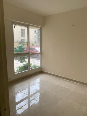 Room in 2 BHK Apartment at Signature Global Prime, Sector 63a – for Rent