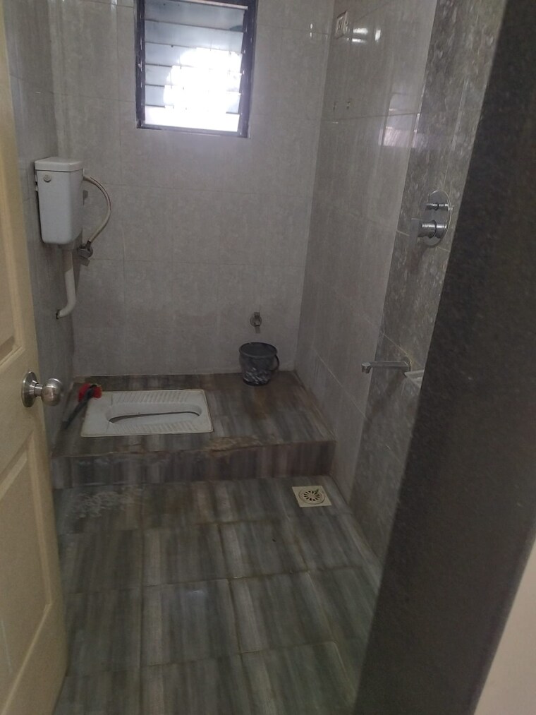 Bathroom, shree-paras-basera 2 Bedroom 700 Sq.Ft. Apartment In Lohgaon Pune 10652162