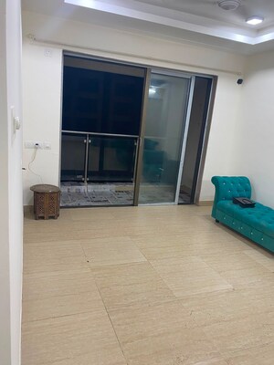 Room in 2 BHK Apartment at HDIL Metropolis Residences, Andheri West – for Rent