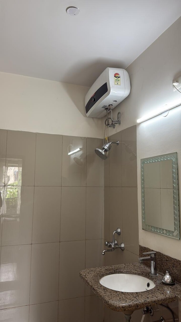 Bathroom, ss-the-palladians 3 Bedroom 1550 Sq.Ft. Apartment In Sector 47 Gurgaon 10652164