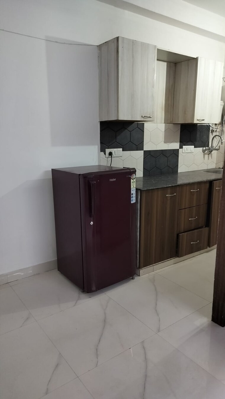 Kitchen, rof-portico 1 Bedroom 400 Sq.Ft. Builder Floor In Sector 43 Gurgaon 10652203