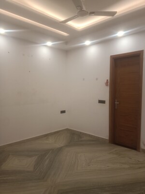 Room in 3 BHK Builder Floor at Vasant Kunj Enclave – for Rent