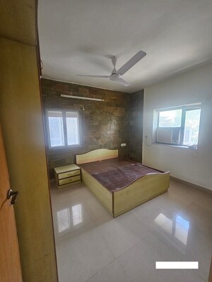 Room in 2 BHK Apartment at Bandra West – for Rent