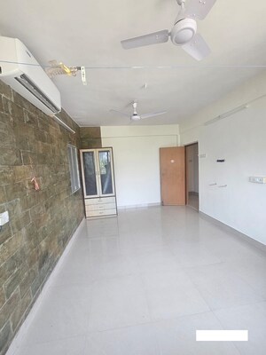 Room in 2 BHK Apartment at Bandra West – for Rent