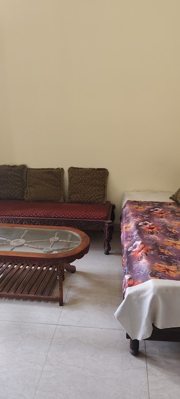 1 BHK House for Rent in Gomti Nagar, Lucknow