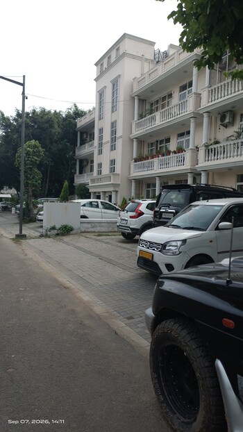 DLF Central Square