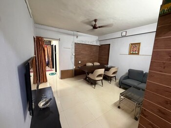 3 BHK Flat for Sale in Thakurdwar, Mumbai